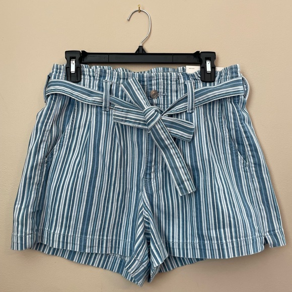 NWT high-waisted American Eagle mom shorts // swipe to see unfiltered raw color - Picture 6 of 6